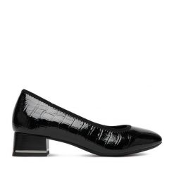 Czółenka Go Soft. Czarne czółenka damskie GO SOFT, bez wzorów, bez obcasa, bez zapięcia. Za 179.99 zł.