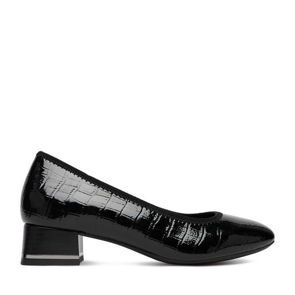 Czółenka Go Soft. Czarne czółenka damskie GO SOFT, bez wzorów, bez obcasa, bez zapięcia. Za 179.99 zł.