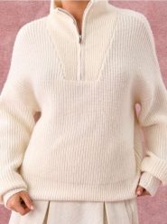 Sweter half-zip z domieszką wełny - kremowy. Białe swetry nierozpinane damskie Sinsay, l, bez wzorów, z wełny, bez kołnierzyka, bez ramiączek. Za 69.99 zł.