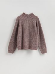 Sweter z metalizowaną nicią - jasnofioletowy. Fioletowe swetry nierozpinane damskie Reserved, l, bez wzorów, z dzianiny, bez kołnierzyka, bez ramiączek. Za 159.99 zł.