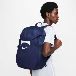 Plecak sportowy Nike Academy Team Backpack pojemność 30 L. Czerwone plecaki męskie Nike, bez wzorów, sportowe. Za 159.99 zł.