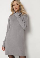 Szara Sukienka z Golfem Bawełną i Wełną Ozdobiona Guzikami Ilathor. Szare sukienki damskie Born2be, na co dzień, m, bez wzorów, z bawełny, eleganckie, bez kołnierzyka, bez ramiączek, maxi, kopertowe. Za 84.99 zł.