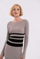 Prążkowany sweter S-LARA. Czarne swetry nierozpinane damskie Volcano, l, bez wzorów, z dzianiny, bez kołnierzyka, bez ramiączek. Za 149.99 zł.