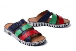 MANITU 900117-05 navy, klapki damskie. Niebieskie klapki damskie Manitu, na lato, bez wzorów, ze skóry, bez obcasa, bez zapięcia. Za 239.90 zł.