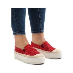 Czerwone trampki espadryle na platformie GH001. Czerwone trampki i tenisówki damskie ButyModne, bez wzorów, z gumy, bez zapięcia. Za 67.49 zł.