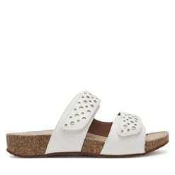 Klapki Josef Seibel. Białe klapki damskie Josef Seibel, bez wzorów, bez obcasa, bez zapięcia. Za 299.99 zł.