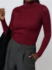 Prążkowany sweter - różowy. Czerwone swetry nierozpinane damskie Sinsay, l, bez wzorów, prążkowane, bez kołnierzyka, bez ramiączek. Za 49.99 zł.