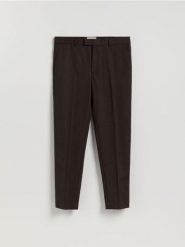 Spodnie garniturowe z wełną - brązowy. Brązowe garnitury męskie Reserved, bez wzorów, z tkaniny. Za 259.99 zł.