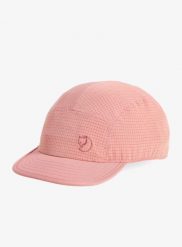 Czapka z daszkiem damska Fjallraven Abisko Trekking Cap. Czerwone czapki damskie Fjällräven, bez wzorów, z bawełny. Za 229.55 zł.