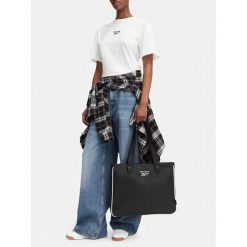 Torebka Reebok. Czarne shopperki damskie Reebok, bez wzorów, bez dodatków. Za 149.99 zł.