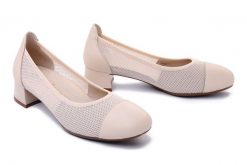 RIEKER 45065-80 white, czółenka damskie. Brązowe czółenka damskie Rieker, bez wzorów, bez obcasa, na obcasie, bez zapięcia. Za 359.90 zł.