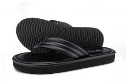 Klapki plażowe damskie Flip Flop Fauna Flip. Czarne klapki damskie Flip Flop, na lato, bez wzorów, z materiału, klasyczne, bez obcasa, bez zapięcia. Za 78.49 zł.