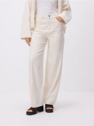 Jeansy barrel leg - złamana biel. Jeansy damskie Reserved, bez wzorów, z bawełny. Za 139.99 zł.