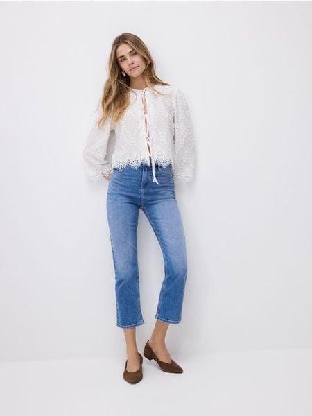 Jeansy flare cropped - niebieski. Niebieskie jeansy damskie Reserved, bez wzorów, z bawełny. W wyprzedaży za 65.99 zł.