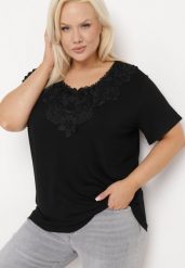 Czarny Klasyczny T-shirt z Koronką przy Dekolcie Fioma. Czarne t-shirty damskie Born2be, l, bez wzorów, z jeansu, biznesowe, bez kołnierzyka, bez ramiączek. Za 19.99 zł.