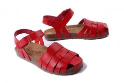 YOKONO VILLA-256 VAQ ROJO, sandały damskie. Żółte sandały damskie Yokono, bez wzorów, bez obcasa, bez zapięcia. Za 239.90 zł.