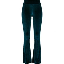 Damskie legginsy z wysoką talią Urban Classics velvet boot (GT). Czerwone legginsy damskie Urban Classics, bez wzorów, z weluru. Za 152.50 zł.