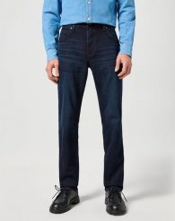 WRANGLER MĘSKIE SPODNIE JEANSOWE GREENSBORO DEEP BLUE BLACK 112355019 W15Q017421. Czarne jeansy męskie Wrangler, z jeansu. Za 209.99 zł.