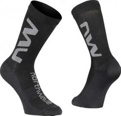 Skarpetki Northwave Extreme Air. Czarne skarpetki damskie Northwave, w ażurowe wzory, z włókna. Za 123.50 zł.