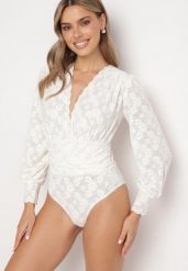 Jasnobeżowe Koronkowe Body z Marszczeniem i Mankietami Savarisse. Brązowe body Born2be, bez wzorów, z koronki. Za 109.99 zł.