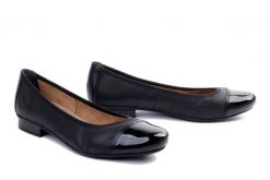 RIEKER 51998-00 black, czółenka damskie. Czarne czółenka damskie Rieker, bez wzorów, bez obcasa, na obcasie, bez zapięcia. Za 299.90 zł.