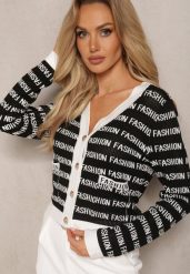 Czarno-Biały Krótki Kardigan z Napisami Fashion i Guzikami Winifa. Czarne kardigany damskie Renee, bez wzorów, bez kołnierzyka. Za 49.99 zł.