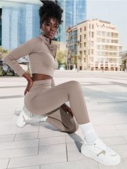 Legginsy - brązowy. Brązowe legginsy damskie Sinsay, bez wzorów. Za 39.99 zł.