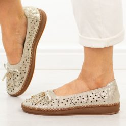 Złote ażurowe skórzane półbuty damskie Filippo Dp7664/26. Żółte półbuty damskie Filippo, na lato, w ażurowe wzory, z jeansu, casualowe, bez obcasa, bez zapięcia. W wyprzedaży za 192.72 zł.