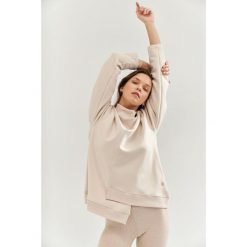 Bluza do jogi Moonholi Comfy Milky Way Sweatshirt z asymetrycznym krojem. Brązowe bluzy damskie MOONHOLI, l, bez wzorów, sportowe, bez ramiączek, bez kaptura. Za 429.00 zł.