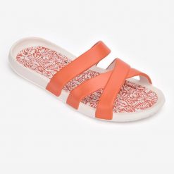 Klapki basenowe damskie Nabaiji 500. Białe klapki damskie NABAIJI, bez wzorów, sportowe, bez obcasa, bez zapięcia. W wyprzedaży za 49.99 zł.