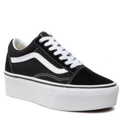 Tenisówki Vans. Czarne trampki i tenisówki damskie Vans, bez wzorów, bez zapięcia. Za 319.99 zł.
