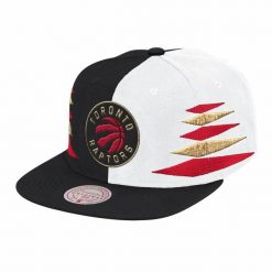 Czapka z daszkiem Mitchell & Ness NBA Diamond Cut Toronto-HHSS1093-TRAYYPPPBKWH. Białe czapki damskie Mitchell & Ness, bez wzorów, sportowe. Za 89.00 zł.