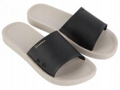 Klapki dla kobiet Ipanema ANAT CLASSIC. Brązowe klapki damskie Ipanema, bez wzorów, z gumy, klasyczne, bez obcasa, bez zapięcia. Za 64.99 zł.