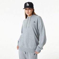 Bluza z kapturem New Era Essentials. Szare bluzy sportowe męskie New Era, m, bez wzorów, z bawełny, z kapturem. Za 294.50 zł.