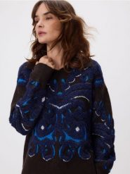 Wzorzysty sweter z kołnierzykiem - wielobarwny. Swetry nierozpinane damskie Reserved, l, bez wzorów, z dzianiny, bez kołnierzyka, bez ramiączek. Za 239.99 zł.