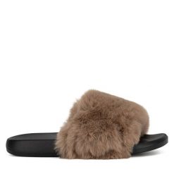 Klapki DeeZee. Brązowe klapki damskie DeeZee, bez wzorów, bez obcasa, bez zapięcia. Za 129.99 zł.