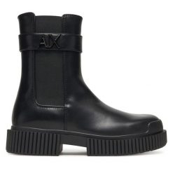 Botki Armani Exchange. Czarne botki damskie Armani Exchange, bez wzorów, bez obcasa, na płaskiej podeszwie, bez zapięcia. Za 1,079.00 zł.