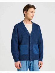WRANGLER MĘSKI SWETER CARDIGAN BLUE 112357288 W8F5017358. Niebieskie swetry męskie Wrangler, m, bez wzorów, bez kołnierzyka, bez ramiączek. Za 199.99 zł.