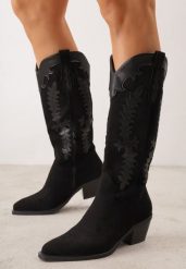 Czarne Kozaki w Stylu Kowbojek na Stożku z Haftami i Tłoczeniami Clila. Czarne kozaki damskie Renee, bez wzorów, z jeansu, bez obcasa, na obcasie, bez zapięcia. Za 199.99 zł.