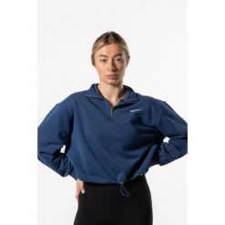Damska krótka bluza z krótkim zamkiem i opuszczonym ramieniem – kobaltowy. Niebieskie bluzy damskie AESTHETIC WOLF, uniwersalny, bez wzorów, z bawełny, bez ramiączek, bez kaptura. Za 259.99 zł.