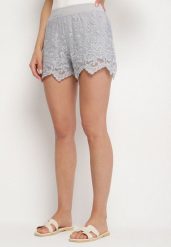 Jasnoniebieskie Szorty z Bawełną i Koronką Lunazetia. Niebieskie szorty damskie Born2be, z aplikacjami, z bawełny, eleganckie. Za 39.99 zł.