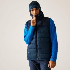 Kurtka puchowa bez rękawów Regatta Aldthorn. Niebieskie kurtki męskie Regatta, l, bez wzorów, z materiału, eleganckie, z kapturem. Za 299.90 zł.