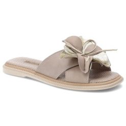 Klapki damskie Artiker, cholewka ze skóry naturalnej wsuwany fason szeroki pasek z przodu odkryty przód z ozdobną kokardą, srebrne, 58C3416. Szare klapki damskie Artiker, bez wzorów, ze skóry, bez obcasa, bez zapięcia. Za 189.00 zł.