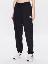 New Balance Spodnie dresowe WP31530 Czarny Relaxed Fit. Czarne spodnie dresowe damskie New Balance, bez wzorów, z dresówki. Za 209.99 zł.