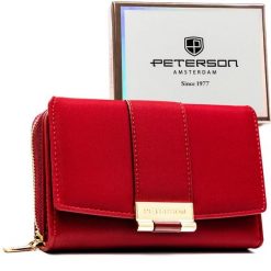 Portfel damski wykonany ze skóry ekologicznej w czerwonym kolorze, model w orientacji poziomej - Peterson. Czerwone portfele damskie Peterson, ze skóry ekologicznej. Za 69.99 zł.
