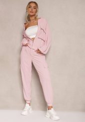 Różowy Komplet Dresowy Cargo Spodnie i Bluza Zdobiona Imitacją Kieszeni Nolhira. Czerwone bluzy damskie Renee, l, z aplikacjami, z dresówki, wizytowe, bez ramiączek, bez kaptura. Za 129.99 zł.