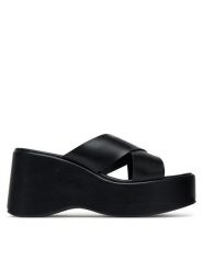 DeeZee Klapki F22067-4 Czarny. Czarne klapki damskie DeeZee, bez wzorów, z materiału, bez obcasa, bez zapięcia. Za 139.99 zł.