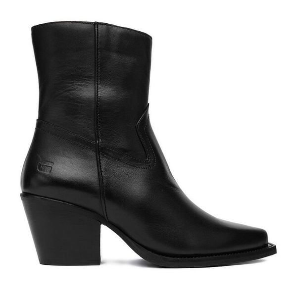 Kowbojki G-Star Raw. Czarne botki damskie G-Star Raw, bez wzorów, retro, bez obcasa, na słupku, bez zapięcia. Za 379.99 zł.