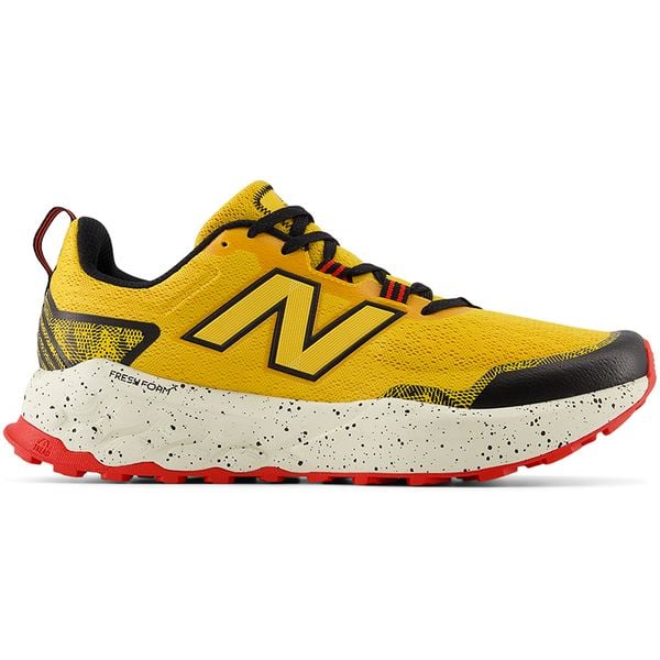 Buty męskie New Balance Fresh Foam Garoé v2 MTGAROI2 – żółte. Żółte buty sportowe męskie New Balance, bez wzorów, z materiału, bez zapięcia, do biegania. Za 399.99 zł.