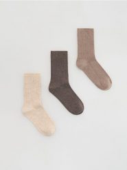 Skarpetki z wełną 3 pack - brązowy. Brązowe skarpetki damskie Reserved, bez wzorów, z wełny. Za 69.99 zł.